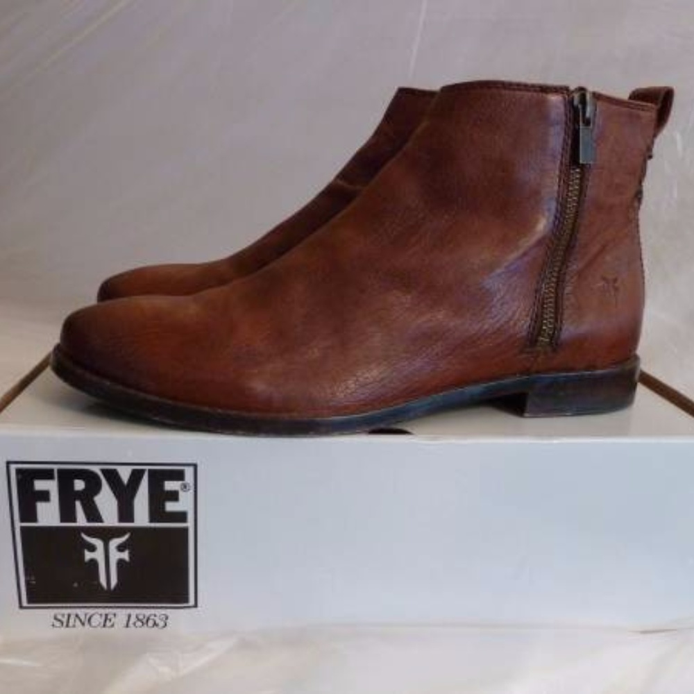 Frye Anna Outside Zip Bootie